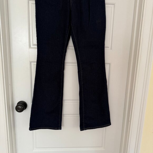 Levi's 725 High Rise Bootcut Jeans - Picture 6 of 8